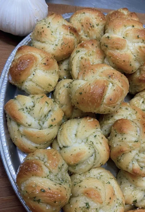 Best Garlic Knots Near Me Homemade Garlic Knots Recipe Frozen Garlic Knots In Air Fryer Easy Garlic Knots From Scratch Veg...