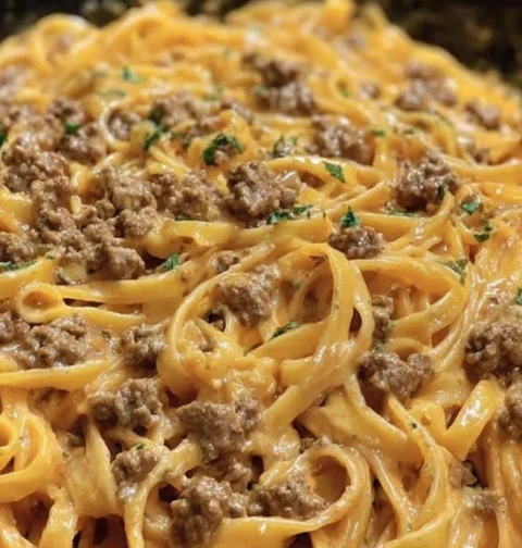 Easy One-pot Creamy Beef Pasta Recipe Garlic Butter Beef Pasta Skillet One-pot Garlic Beef Pasta Quick Dinner Creamy Garli...