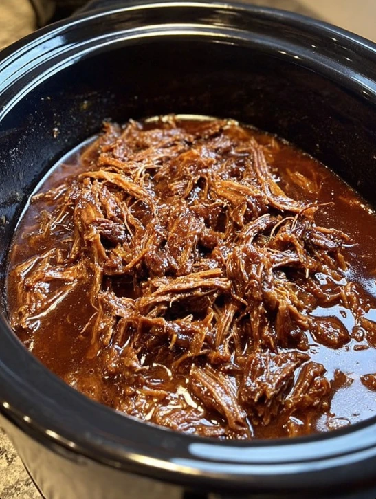 Easy Slow Cooker Honey Garlic Beef Recipe 4-ingredient Slow Cooker Beef Meals Best Honey Garlic Beef Slow Cooker Recipe Si...