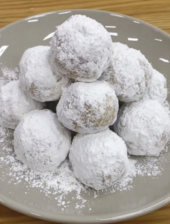 Old-Fashioned Family Snowball Cookies