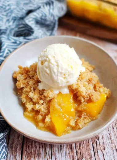 Slow Cooker Peach Cobbler