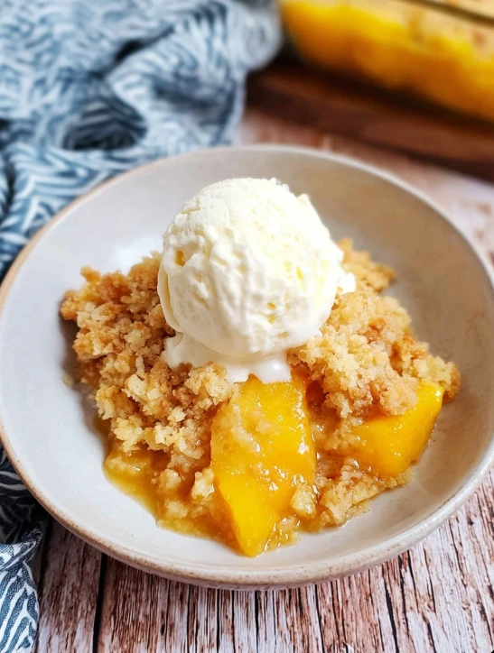 Slow Cooker Peach Cobbler