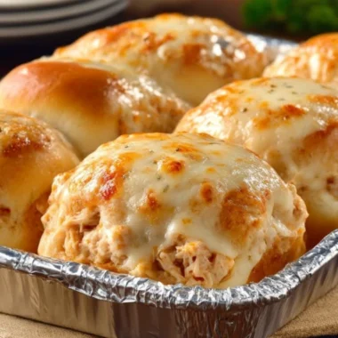 3ingredient Cheesy Chicken Sliders Baked Tin Foil Trays
