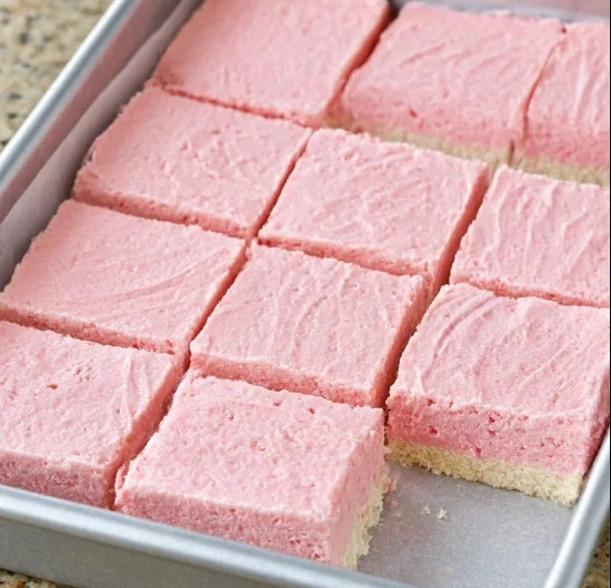 4ingredient Strawberry Cream Freezer Bars